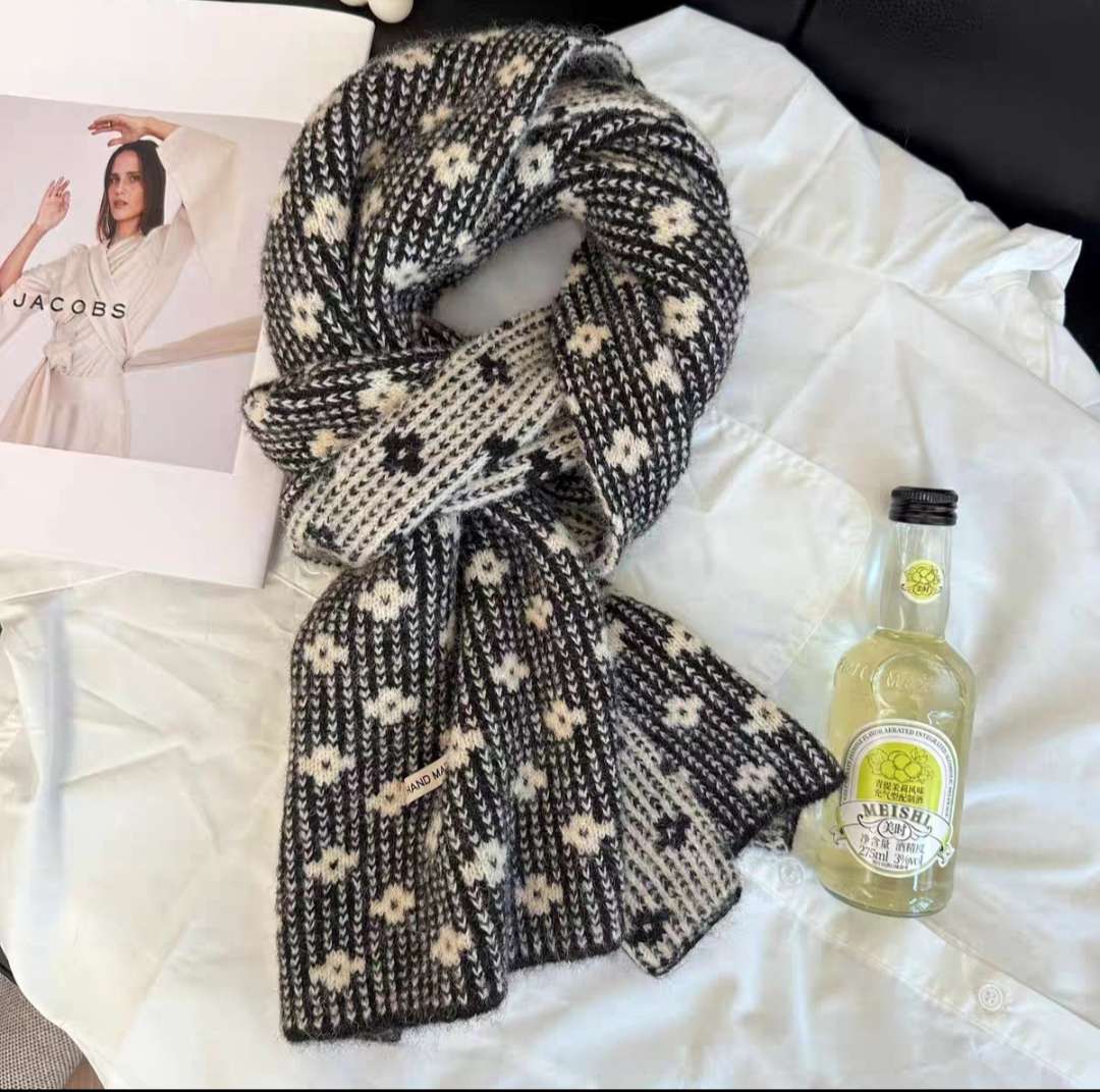 Knitted woolen Korean-style scarf, scarf. A long and versatile women's scarf made of cotton and linen detail image 5