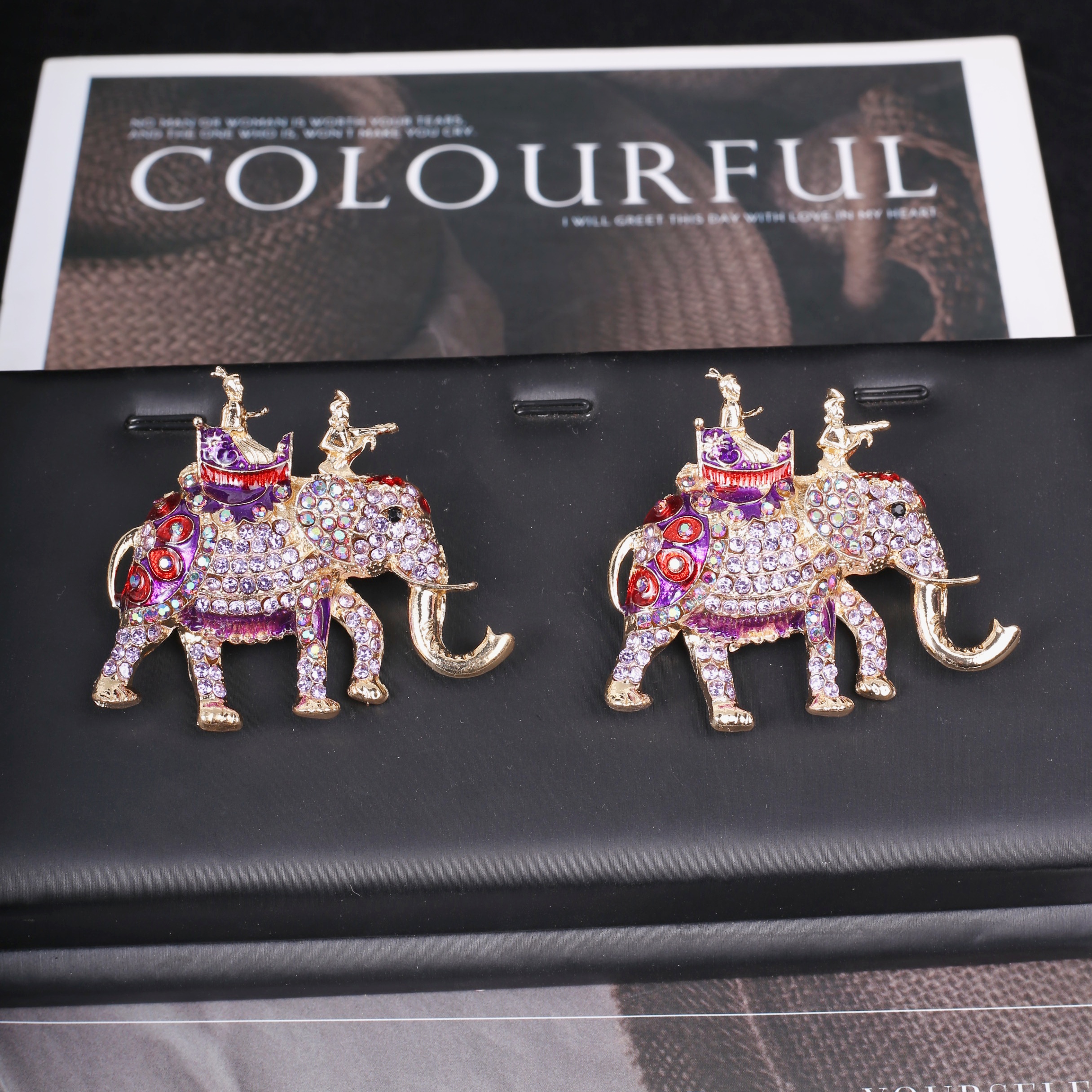 玩偶袜子/滴油卡通徽章/饰品胸针/胸针女2024时尚/别针细节图