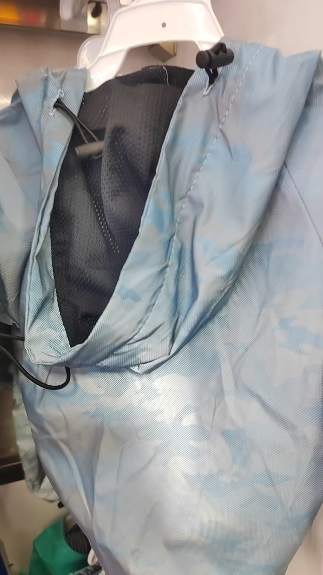 厂家直销狗狗保暖狗狗带帽服装