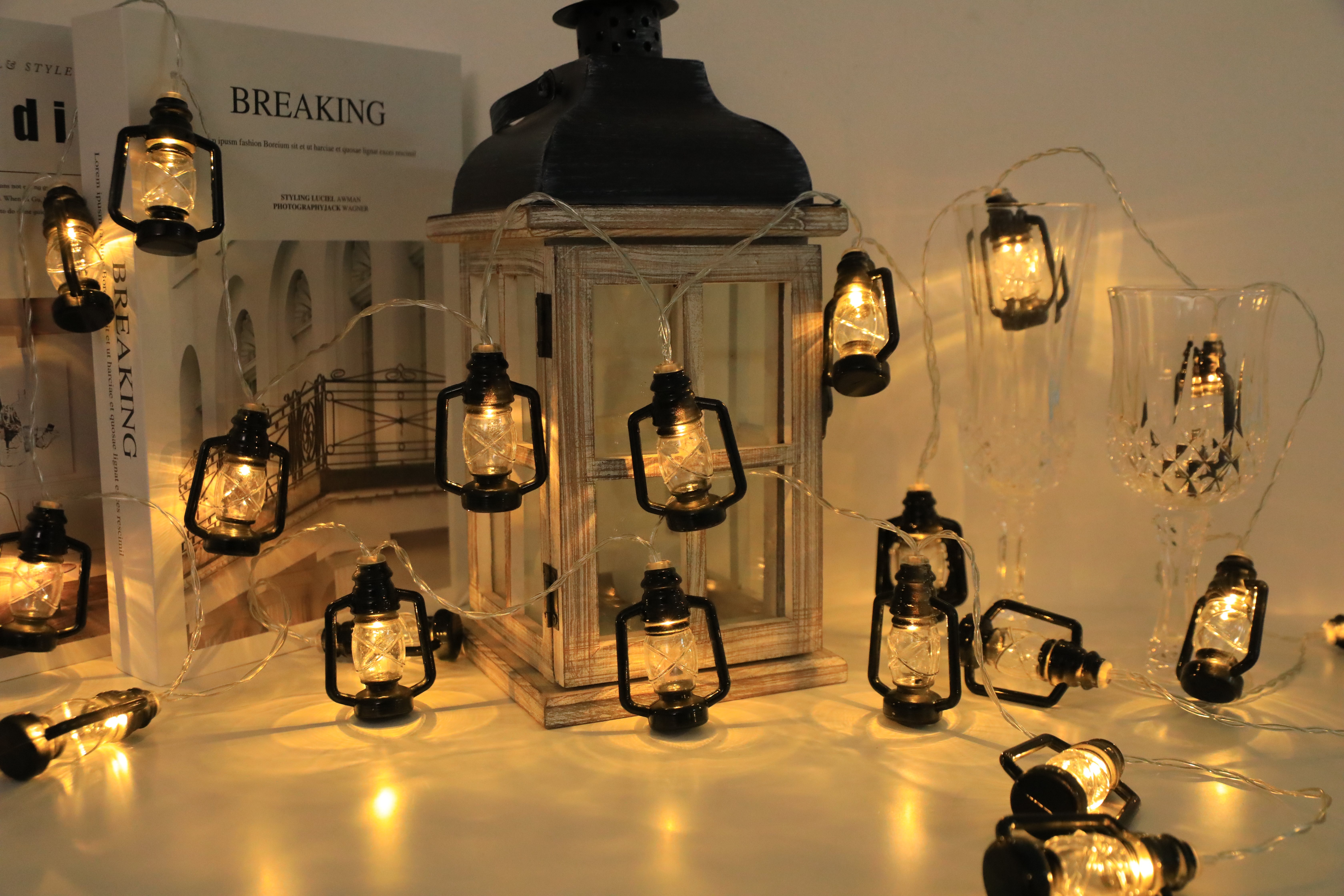 Retro kerosene lamps, festive room decoration, small colored lights, LED light strings, festive atmosphere lights, flashing light strings