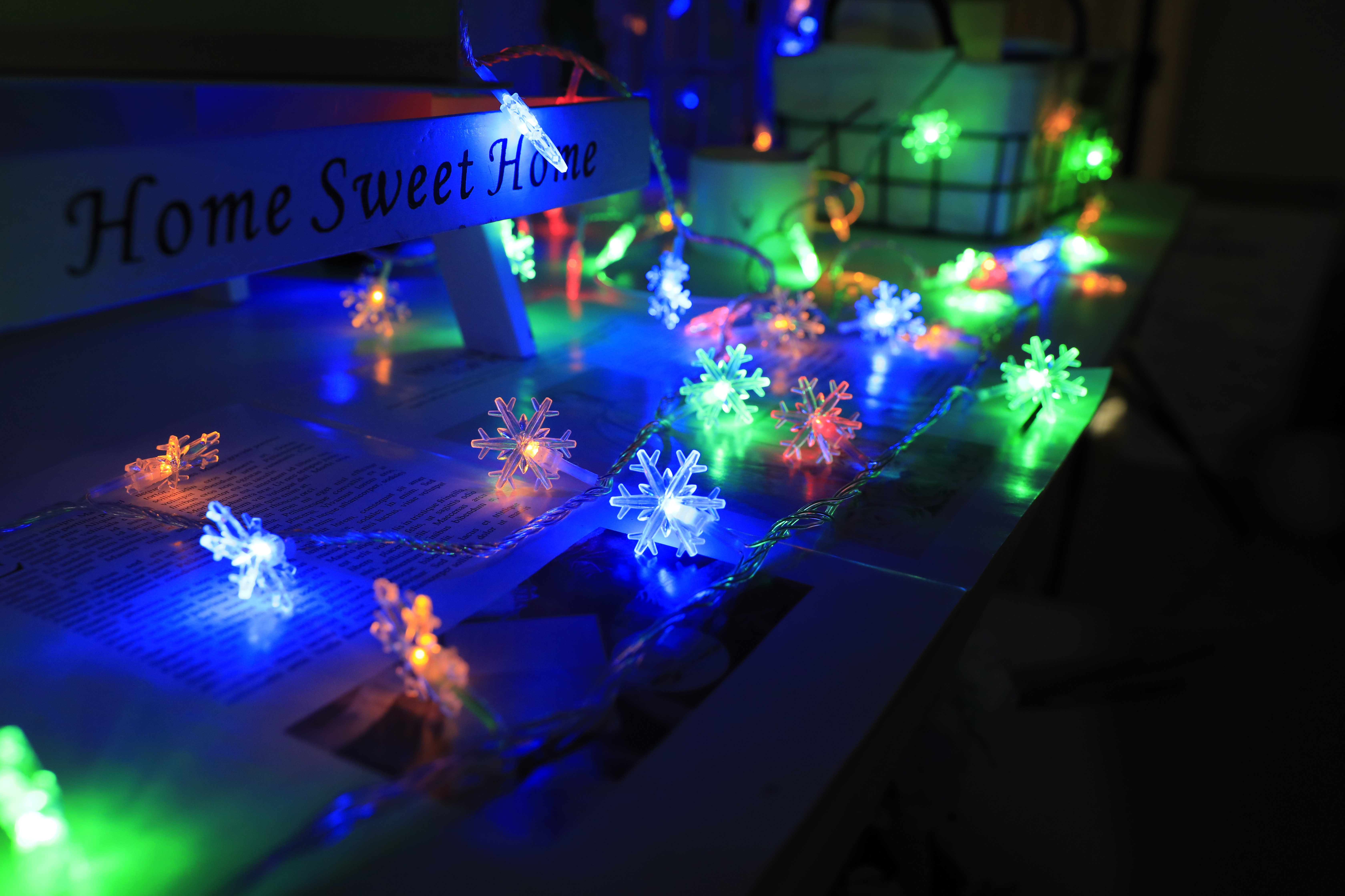 LED snowflake string lights, small colored lights, flashing lights, string lights, Christmas decorative lights, festival atmosphere lights Application Scenario