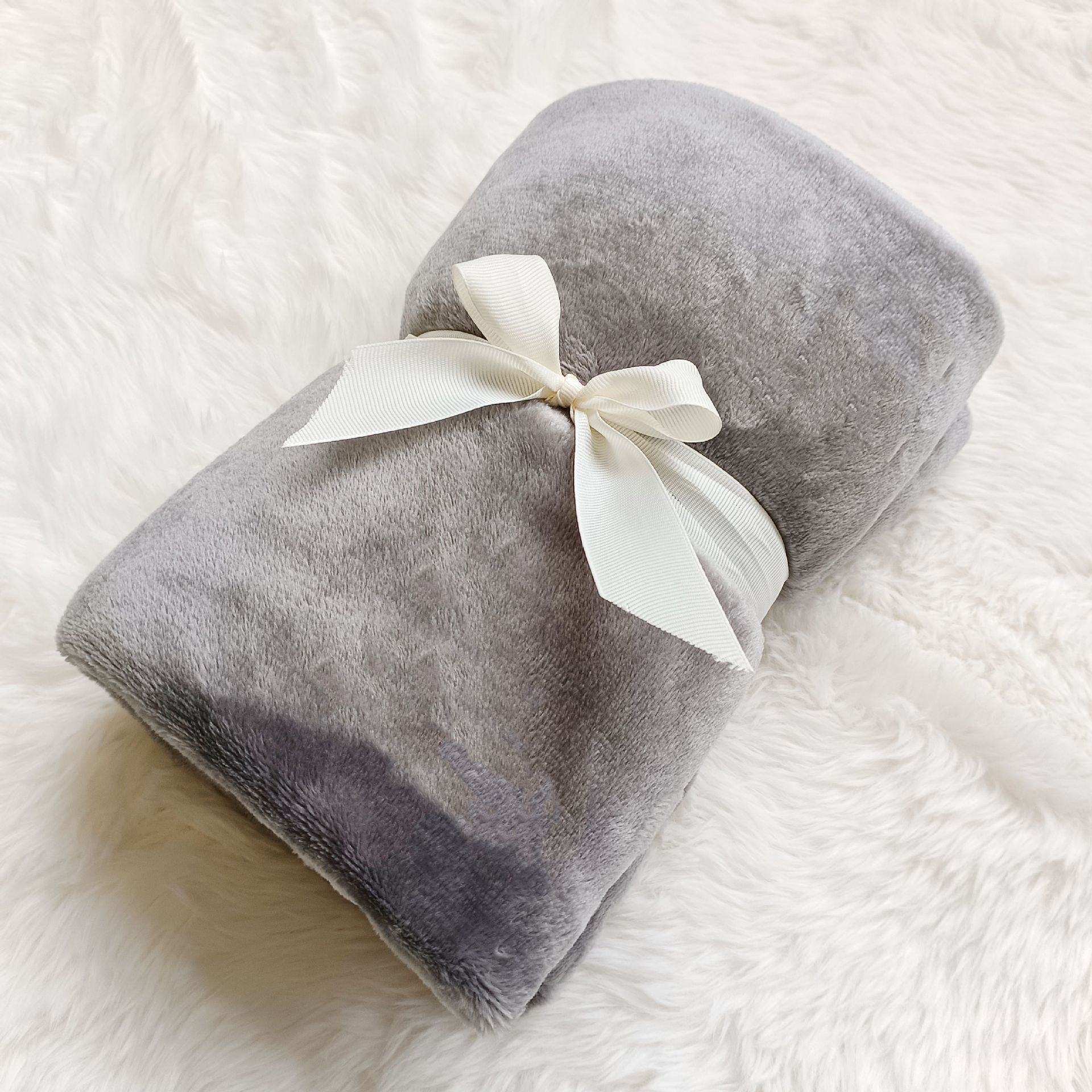 milk fiber coral fleece flannel knee blanket baby blanket pet blanket office blanket details Picture