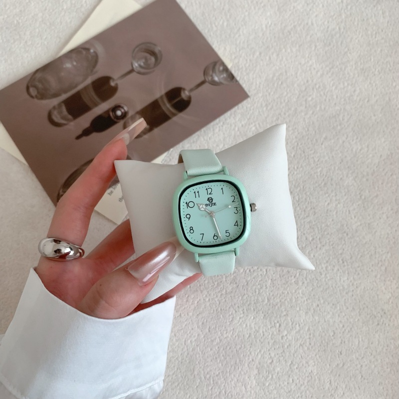 2025 new watch women's ins good-looking junior high school students children niche mute civil servant exam table Application Scenario