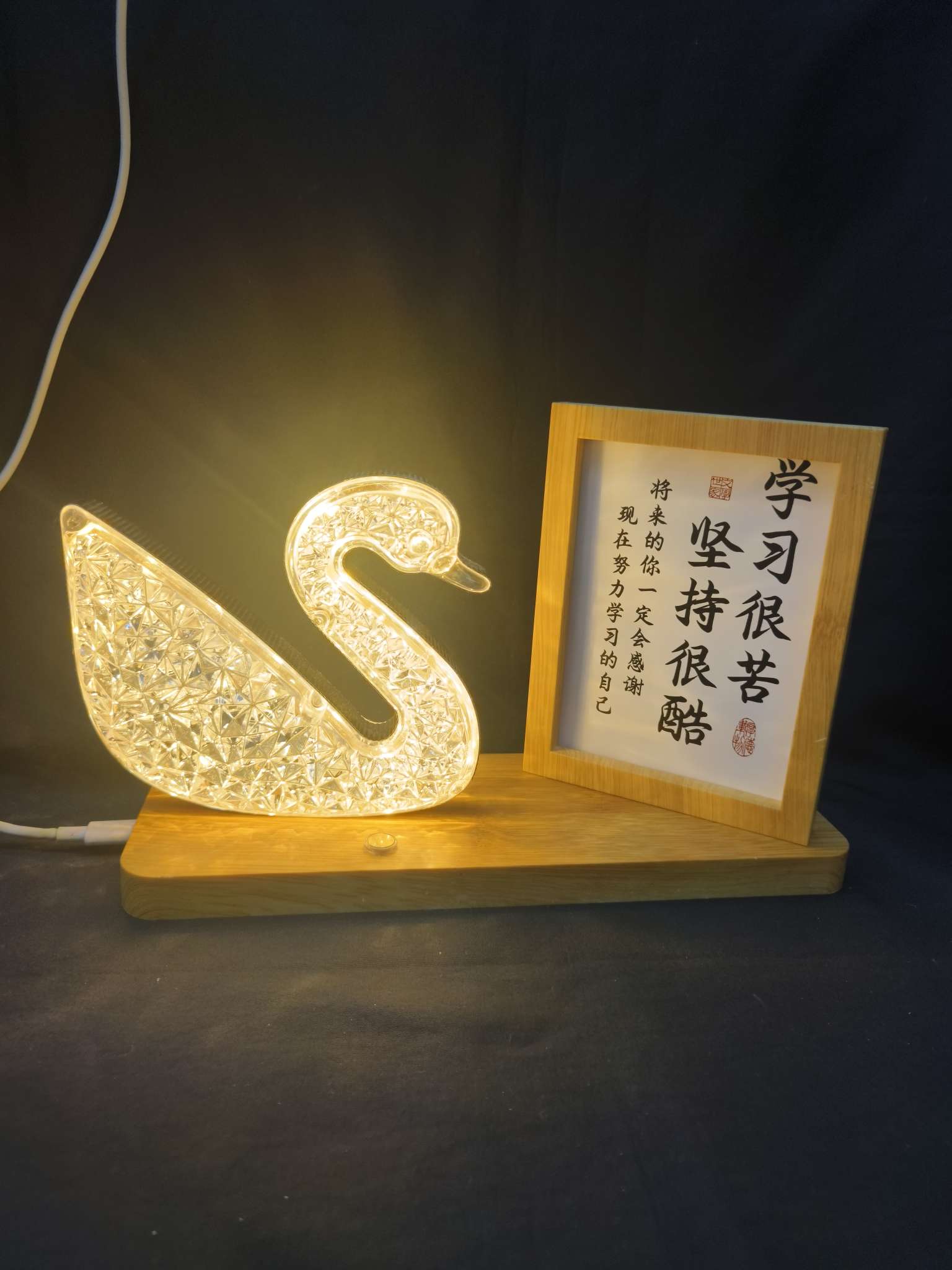 Photo frames with lights, density board photo frames, table lamp photo frames, processed photo frames, customized photo frames, photo frames, mirrors, plastic photo frames, touch screen switches in the photo frame factory, high-quality photo frames Item Picture