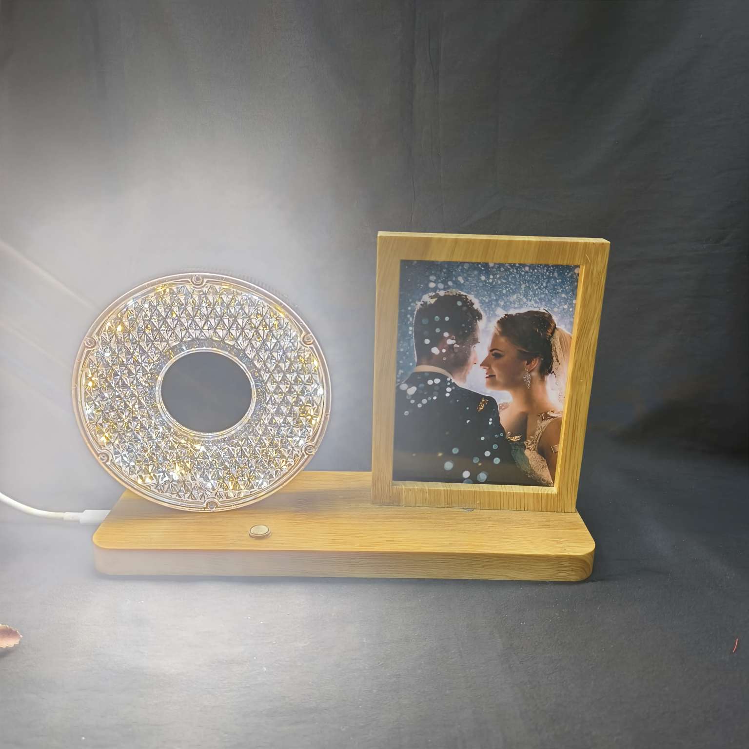Illuminated photo frames, density board photo frames, table lamp photo frames, processed photo frames, customized photo frames, photo frames, mirrors, plastic photo frames, photo frame factories, illuminated photo frames, density board photo frames, table lamp photo frames, processed photo frames Specification image