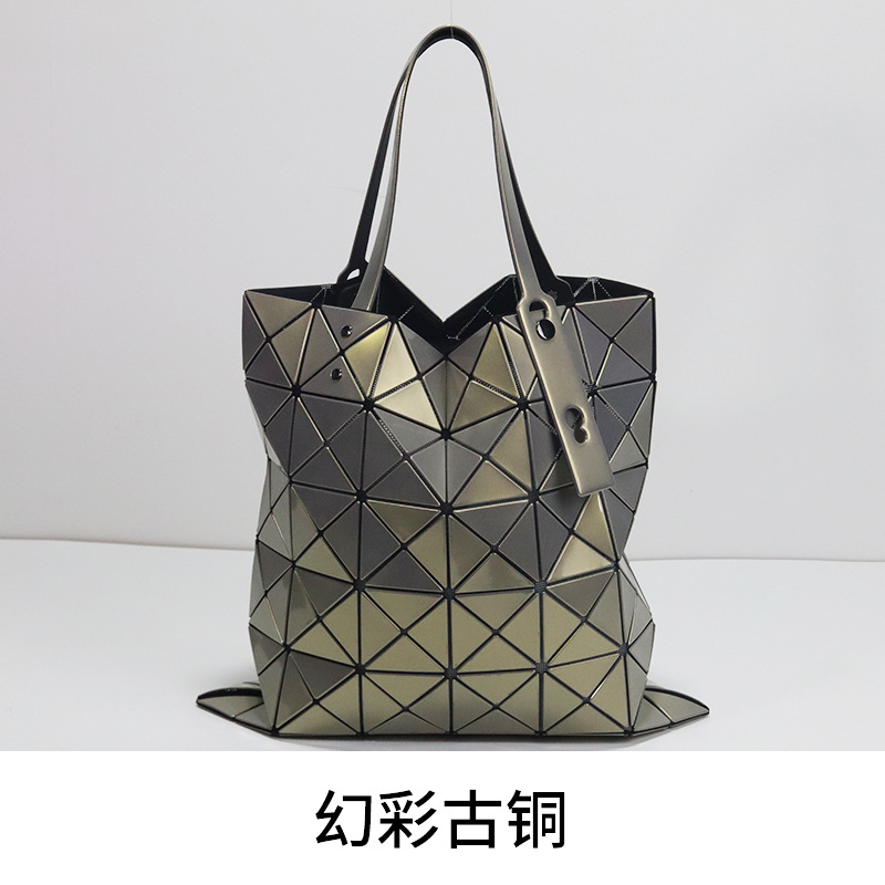 sanzhai original bag new summer shoulder bag classic six-grid women's bag geometric diamond pattern bag hand-held tote life bag Application Scenario