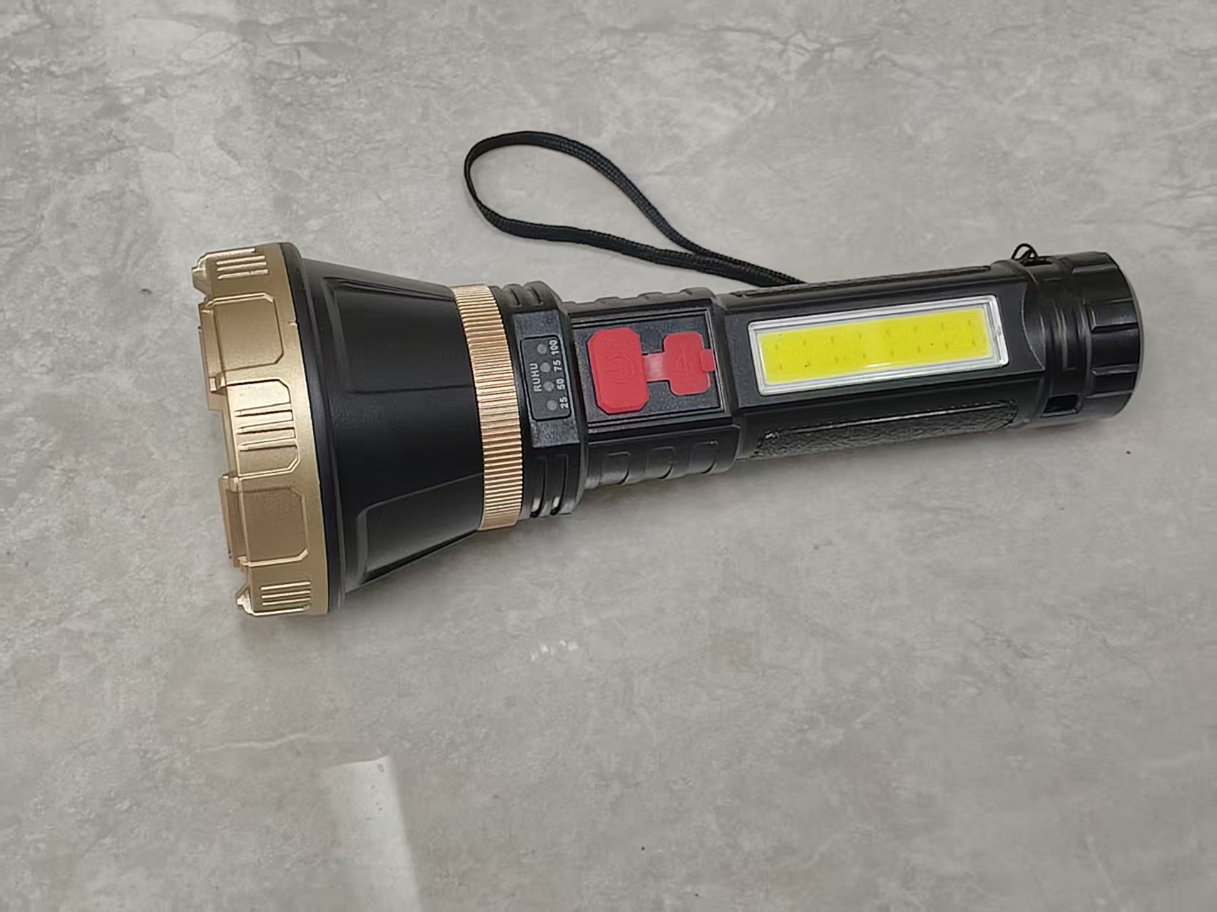 Multi-functional high-intensity flashlight, portable outdoor adventure emergency lighting flashlight + spare lamp head Item Picture