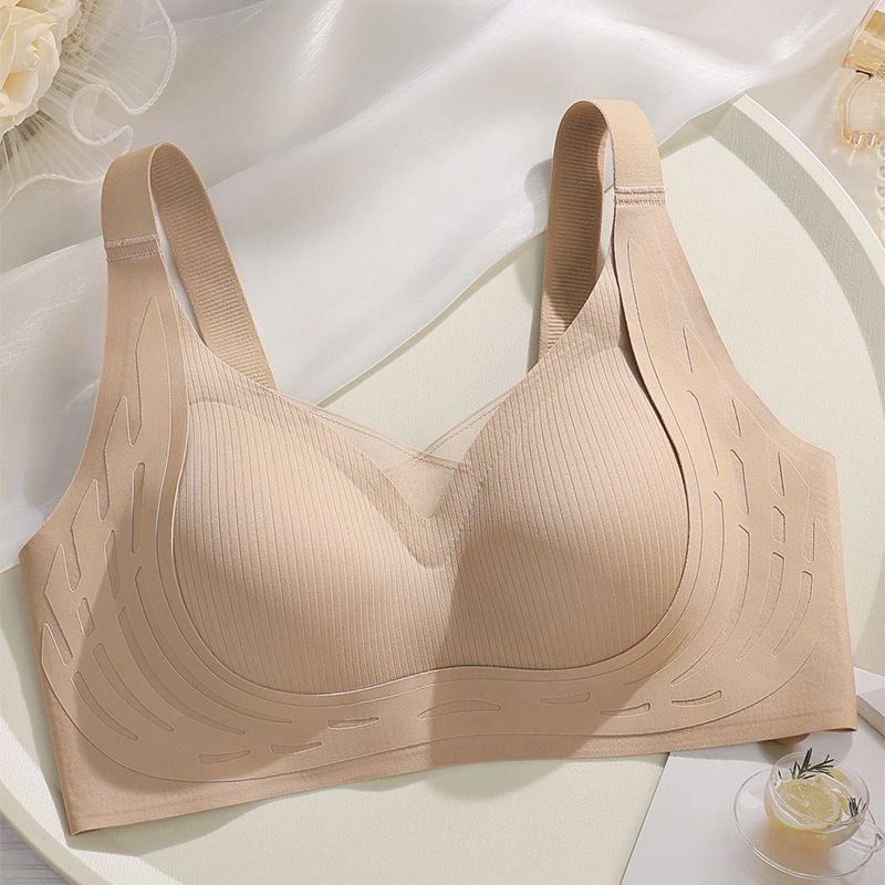 8096 comfortable seamless chest pad underwear for women thin big breast small anti-sagging support adjustment bra breathable Application Scenario
