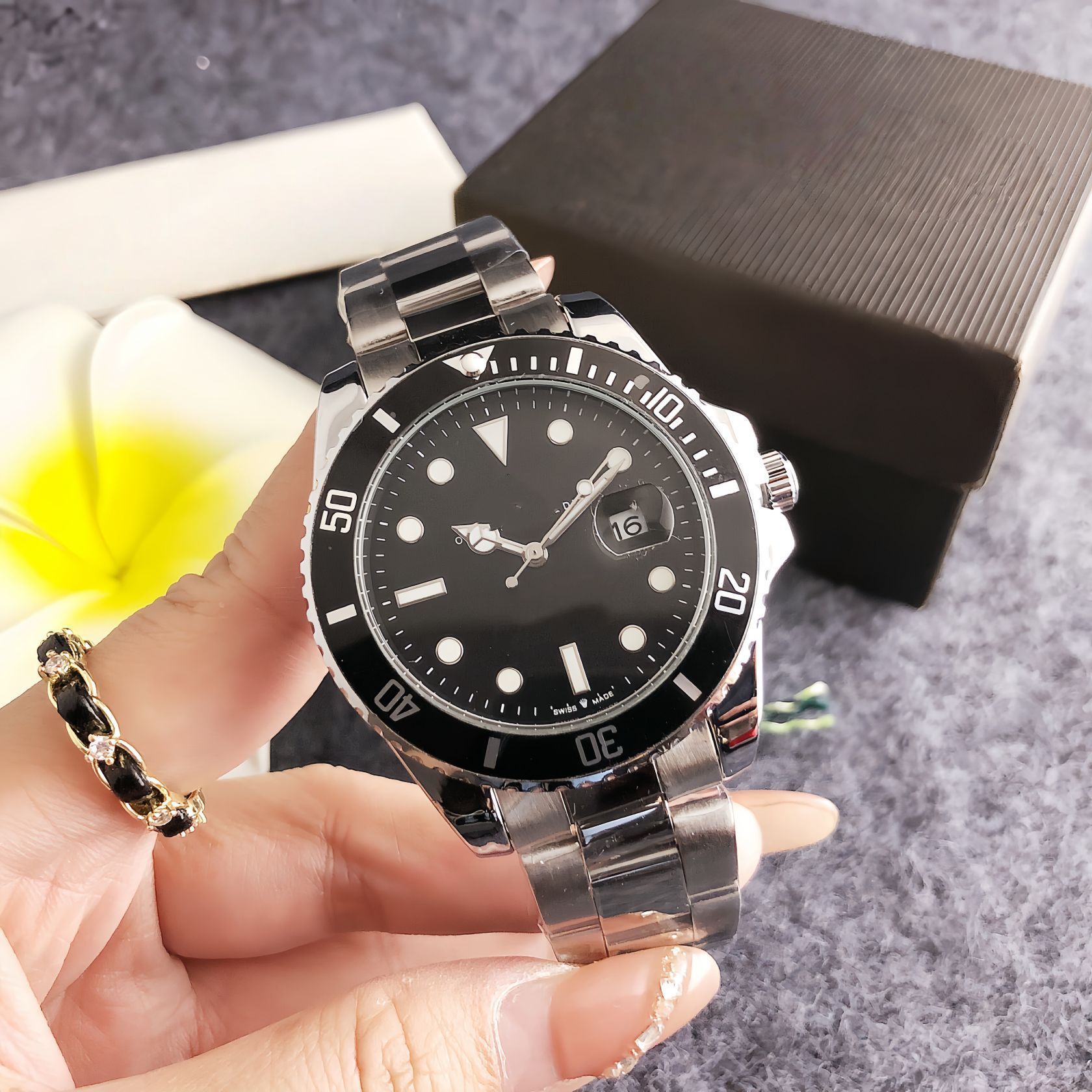 green sports men's watches waterproof luminous quartz watch stainless steel belt luminous calendar diving watch for men details Picture