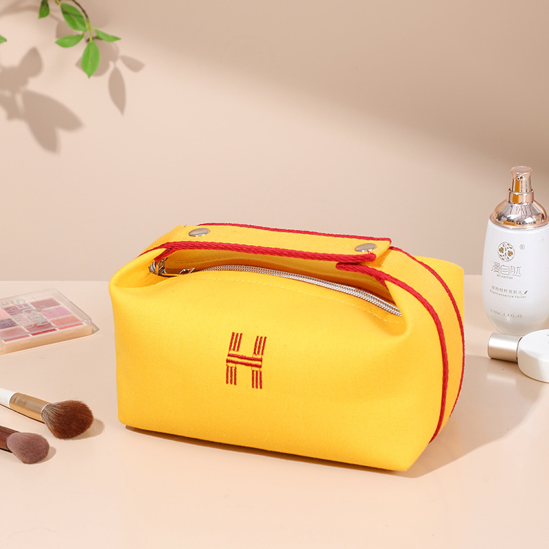 simple and portable wash bag waterproof dustproof travel buggy bag japanese large capacity canvas portable cosmetic bag Item Picture