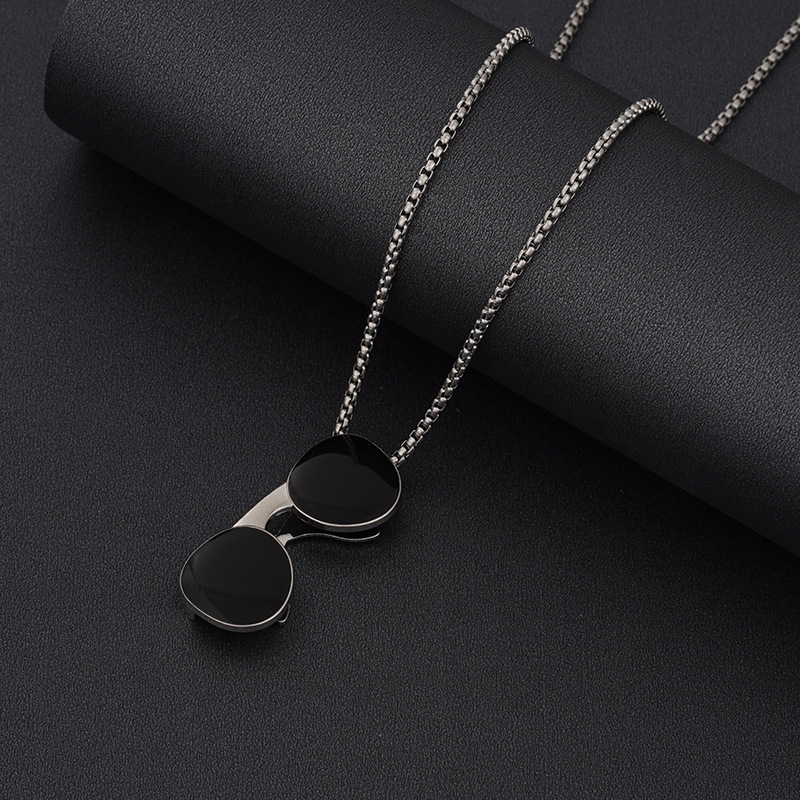 korean style titanium steel hip hop necklace children's fashion hip hop catwalk necklace men and women all-matching sweater chain children's clothing small gift details Picture