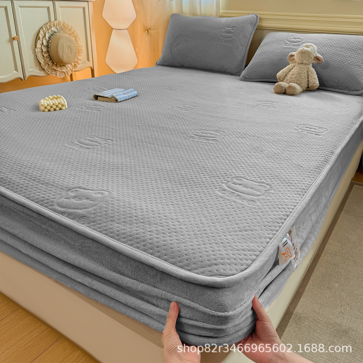 class a milk fiber quilted fitted sheet single winter thickened mattress protective cover three-piece bedspread bed sheet machine washable details Picture