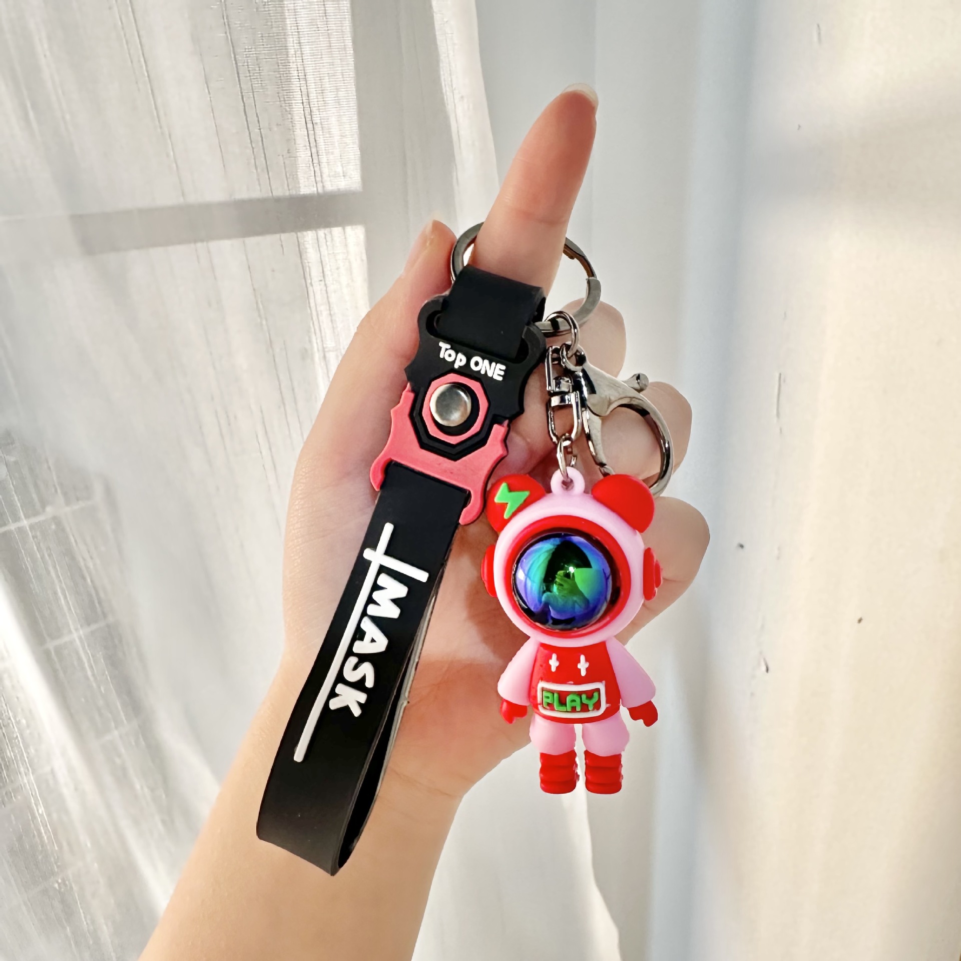 lightning bear keychain personalized fashion cartoon men and women cars and bags pendant astronaut ornaments creative full figure
