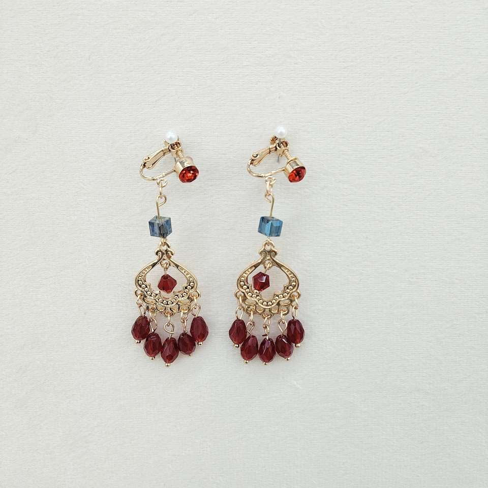 Red gold tassel hairpin for wedding: A perfect match for both Hanfu and Xiuhe, the ultimate choice for brides detail image 2
