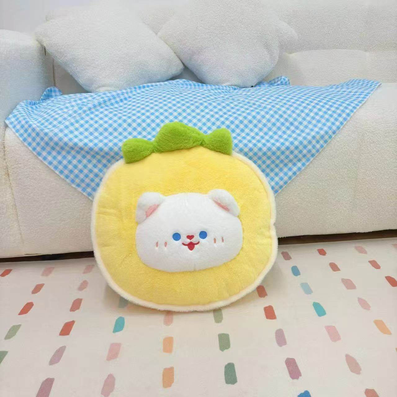 Soft and cute cat face, emerald green leaf pineapple, adorable pineapple cat throw pillow details Picture