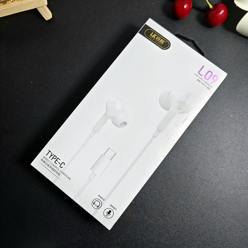 wholesale in-ear headset for huawei pingguo smartphone 3.5 interface type-c interface headset Application Scenario