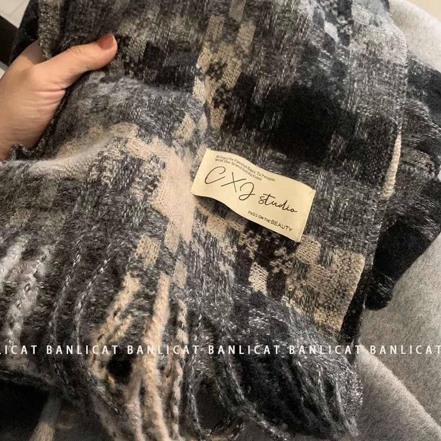factory wholesale atmosphere plaid scarf female winter tassel warm thickened long section temperament shawl couple scarf Application Scenario