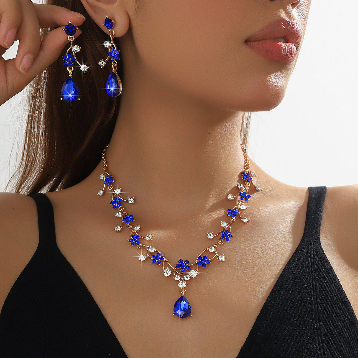 factory supply direct sales hot sale in europe and america women's alloy rhinestone necklace ornament set bridal wedding banquet jewelry Item Picture