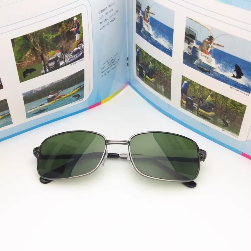 2024 new reinforced glass lens sunglasses men's and women's metal large frame plain sun glasses windproof black sunglasses Application Scenario