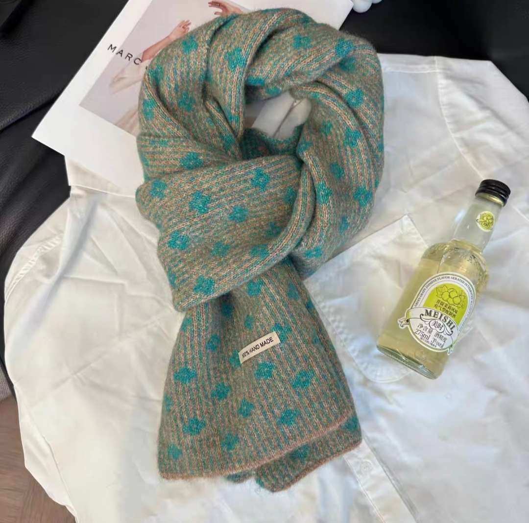 Knitted woolen Korean-style scarf, scarf. A long and versatile women's scarf made of cotton and linen Specification image