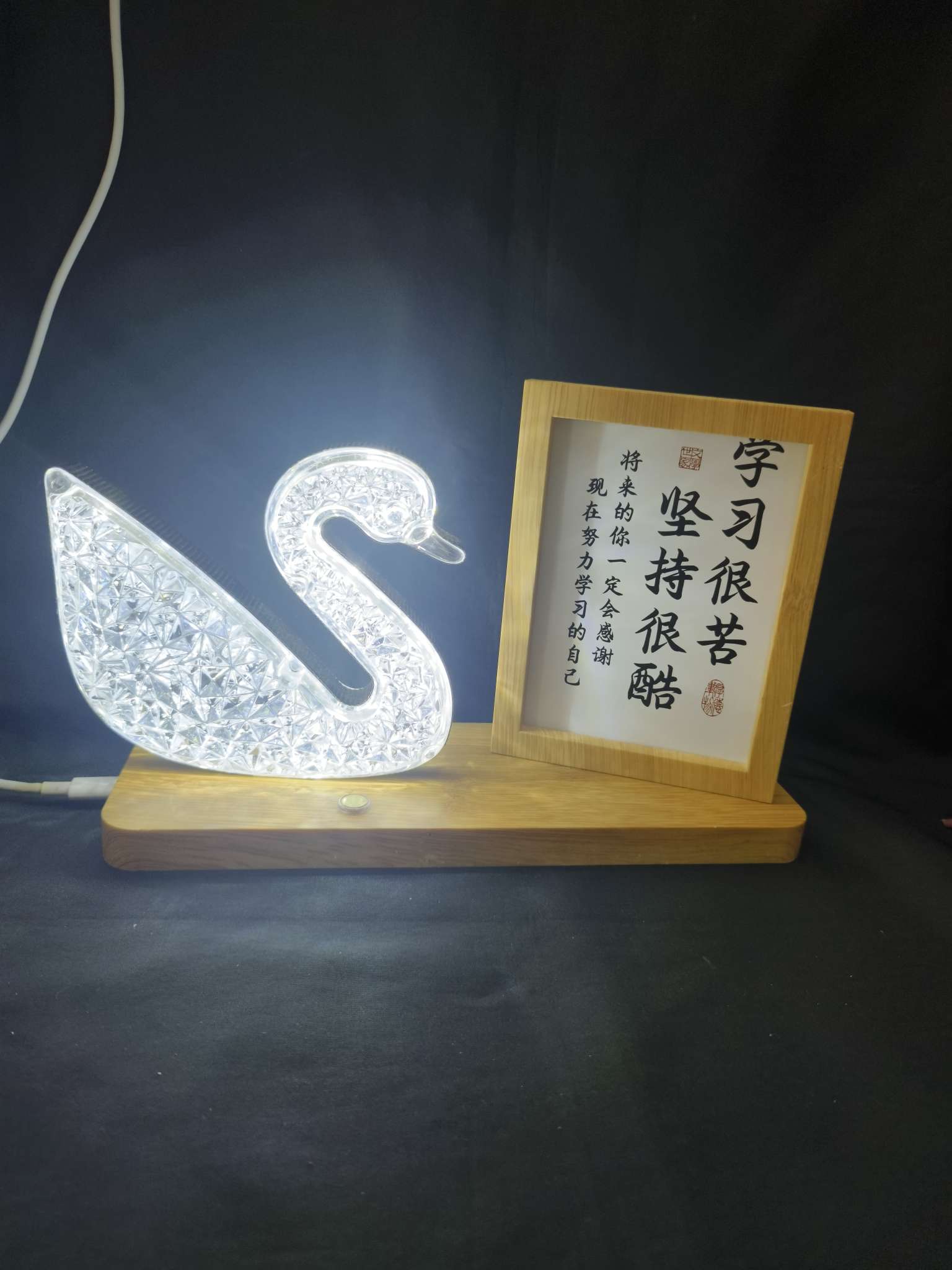 Photo frames with lights, density board photo frames, table lamp photo frames, processed photo frames, customized photo frames, photo frames, mirrors, plastic photo frames, touch screen switches in the photo frame factory, high-quality photo frames detail image 9