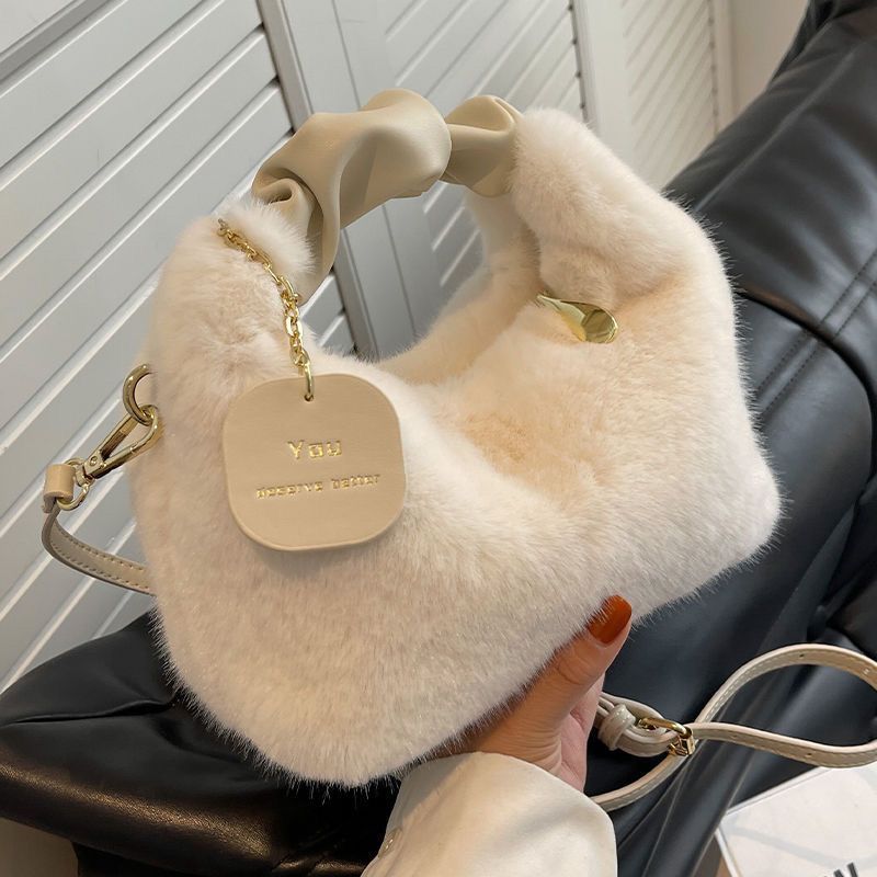 plush bag high-grade plush new handbags fall winter trend versatile niche small fashion messenger bag Application Scenario