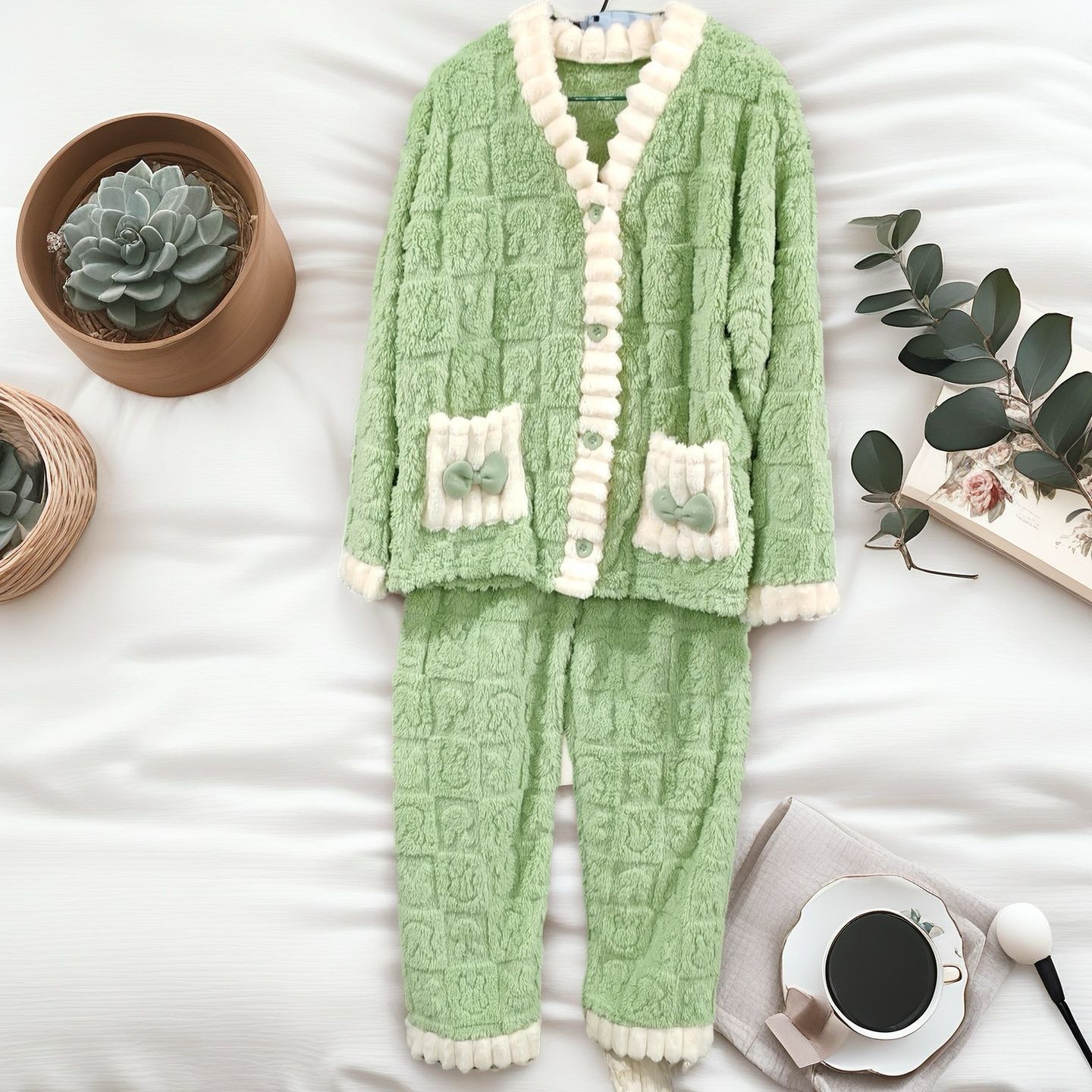 coral fleece cardigan pajamas suit women's 2025 autumn and winter new outdoor warm and cute cartoon flannel home wear Application Scenario