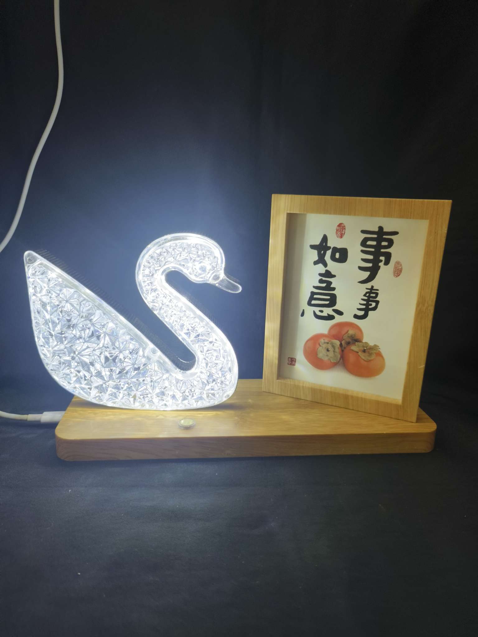 Photo frames with lights, density board photo frames, table lamp photo frames, processed photo frames, customized photo frames, photo frames, mirrors, plastic photo frames, touch screen switches in the photo frame factory, high-quality photo frames detail image 6