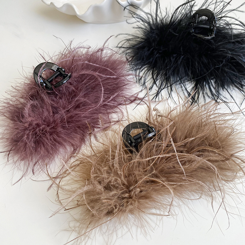 autumn and winter new super fairy feather grip large hair volume multi-head updo shark clip pure desire style hairpin headdress Application Scenario