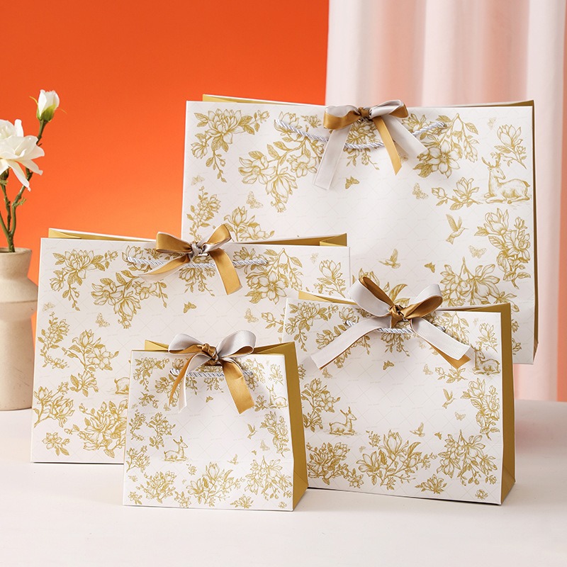 oversized gift bag high-grade gift bag birthday packaging gift bag gift handbag light luxury hand gift paper bag Application Scenario
