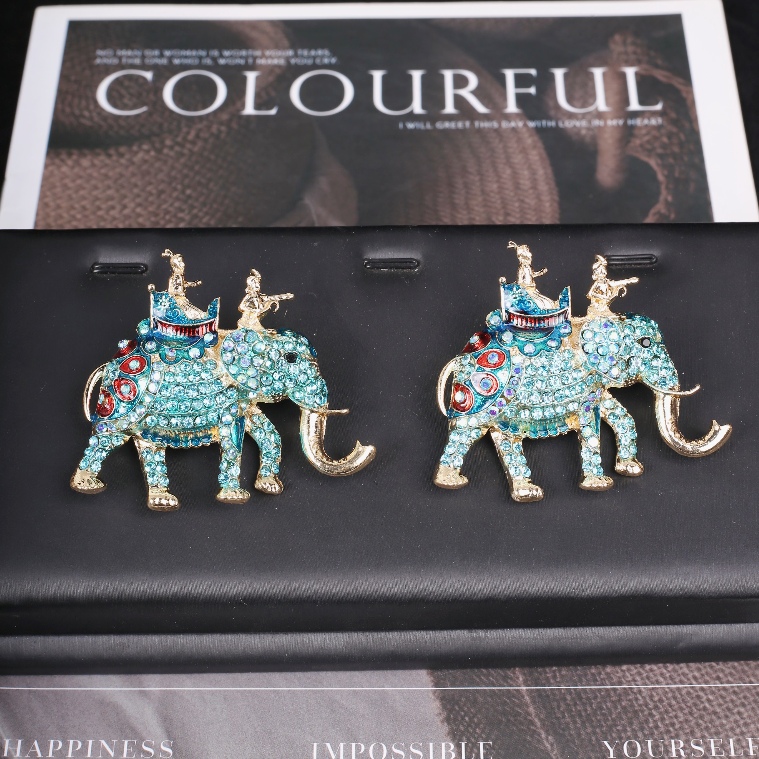 玩偶袜子/滴油卡通徽章/饰品胸针/胸针女2024时尚/别针产品图