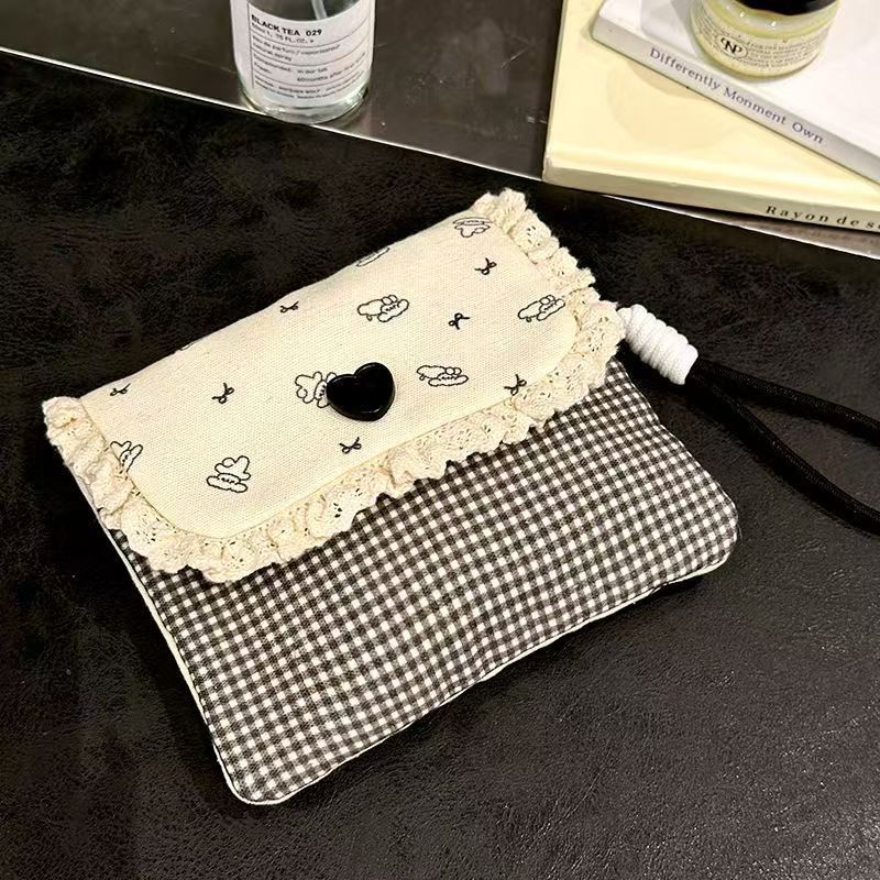 cross-border square bag mini coin purse large capacity mesh cosmetic bag dopamine mesh women's lipstick pack color Application Scenario
