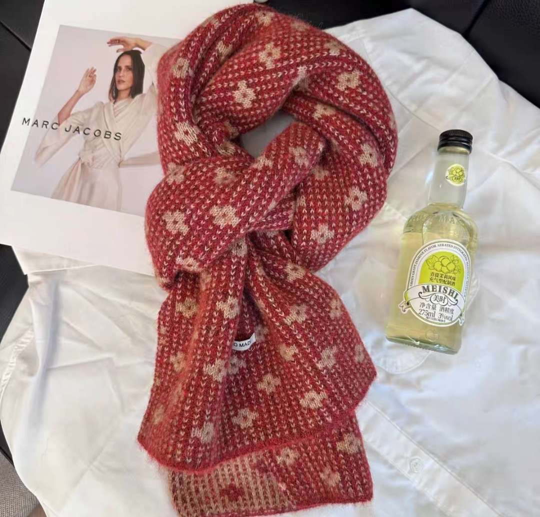 Knitted woolen Korean-style scarf, scarf. A long and versatile women's scarf made of cotton and linen details Picture