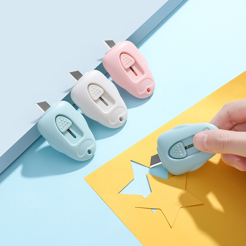 penguin art knife mini portable small split express knife paper cutter wallpaper knife knife for handcraft unpacking knife details Picture