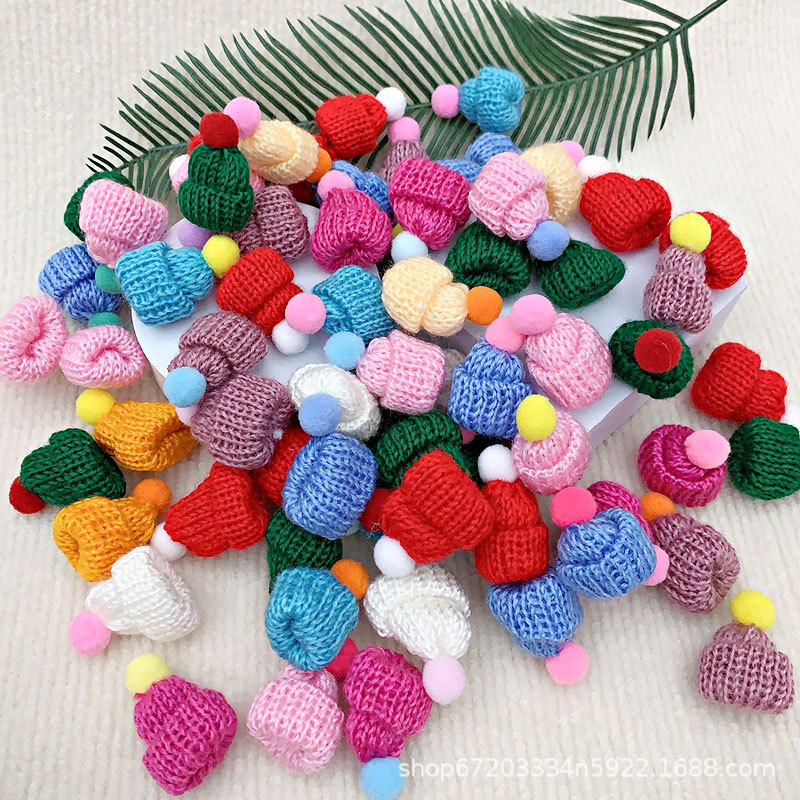 christmas mini woolen cap decorative knitted wool small hat doll red wine bottle thumb cap christmas small gift Application Scenario