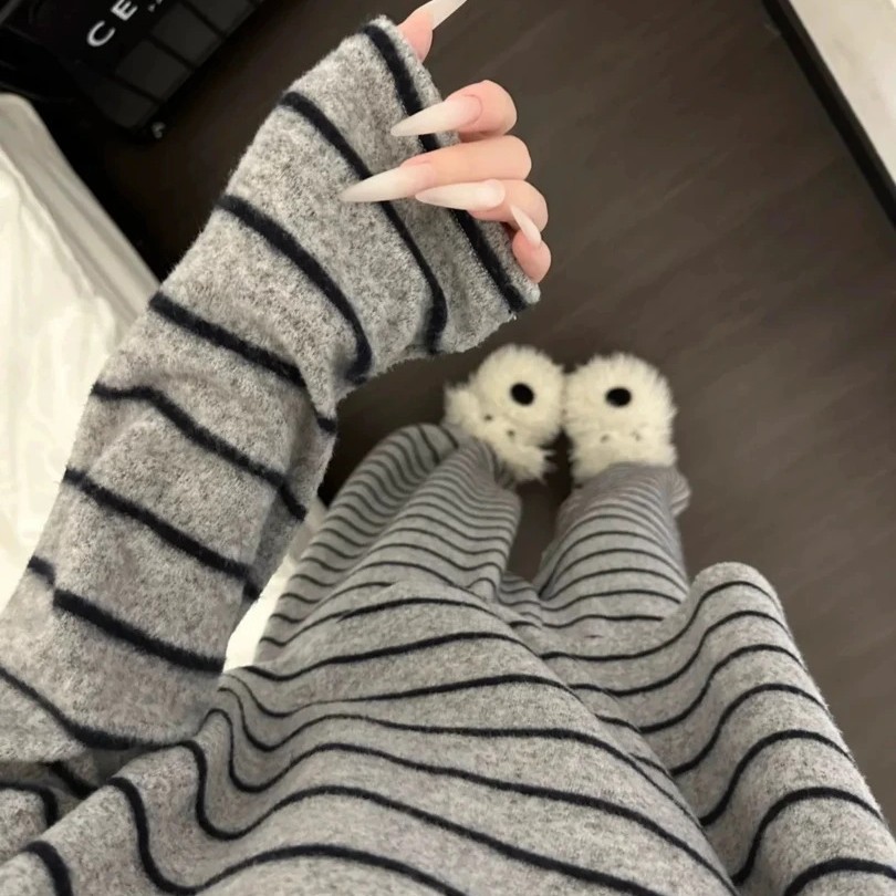 korean simple gray striped de velvet pajamas women's autumn and winter new warm loose suitable for daily wear homewear suit Application Scenario