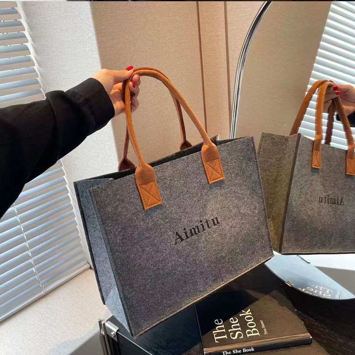 all-matching new felt handbag one-shoulder tote large-capacity shopping gift bag cross-border felt bag enterprise customization details Picture