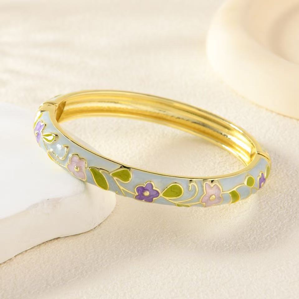 Retro enamel bracelets, colorful oil-dripping floral and small flower export accessories are popular in scenic spots Specification image