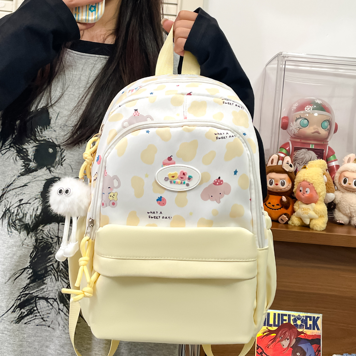 New Japanese-style junior high school backpack for high school students, cartoonish and cute school style, large capacity for classes full figure