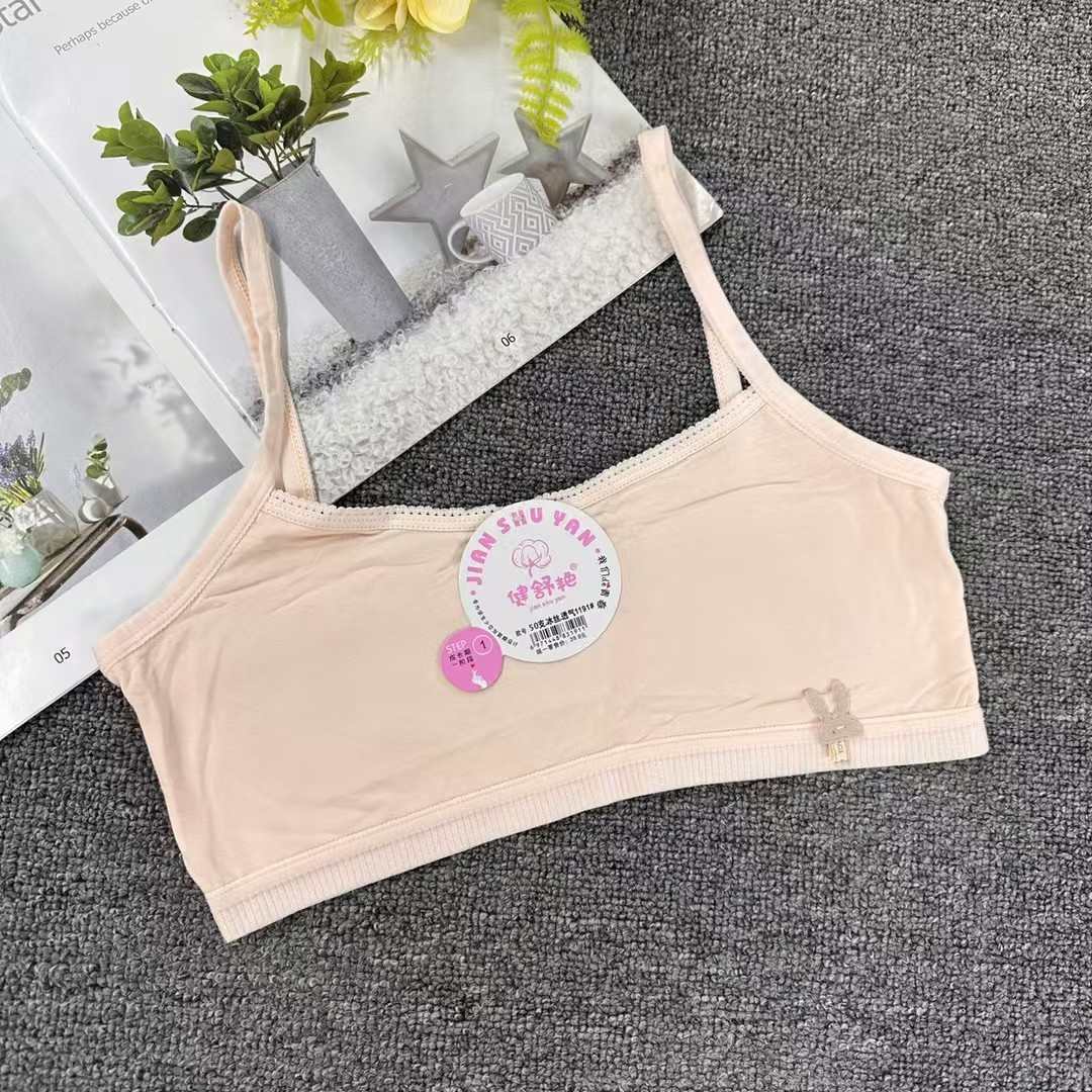 Inventory girls' underwear for export to Southeast Asia: Girls' halter underwear without steel rings, girls' beautiful backs, and anti-exposure sports underwear for high school students in the growth period Specification drawing