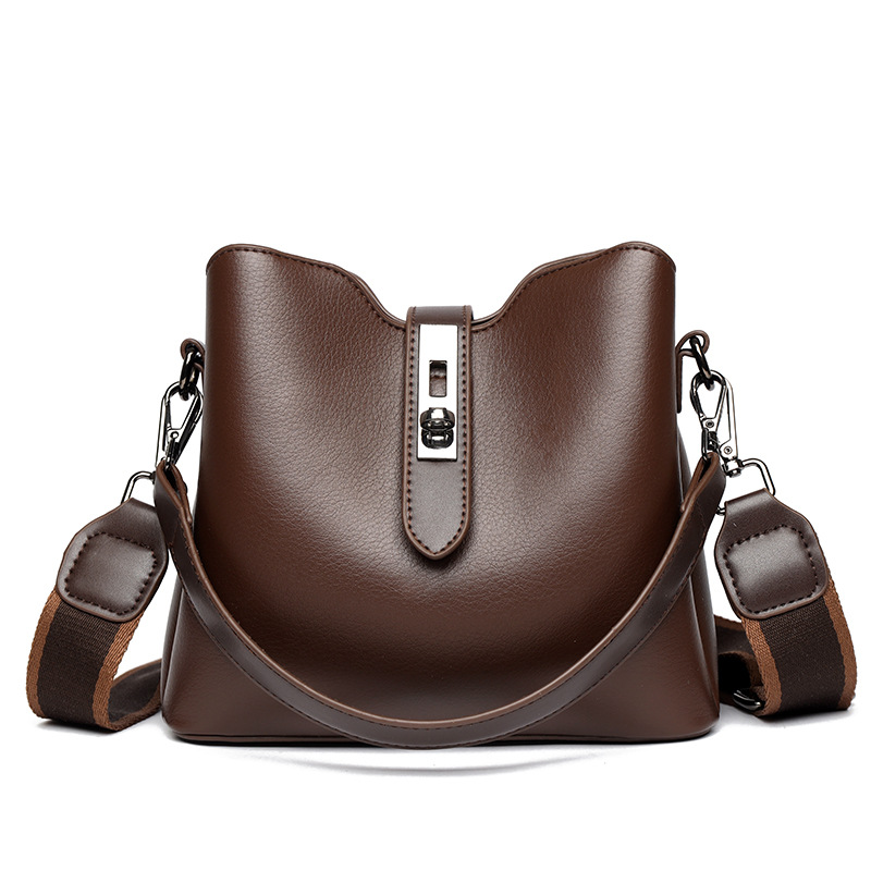 cross-border texture bucket bags women's spring and summer new high-grade retro multi-layer large capacity portable shoulder messenger bag Application Scenario
