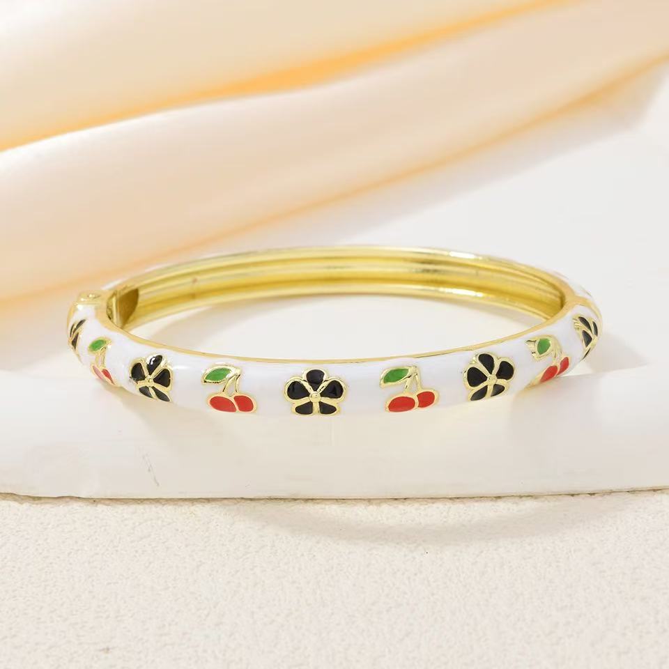 Retro enamel bracelets, colorful cherry oil drip flower export accessories are popular in scenic spots Specification image