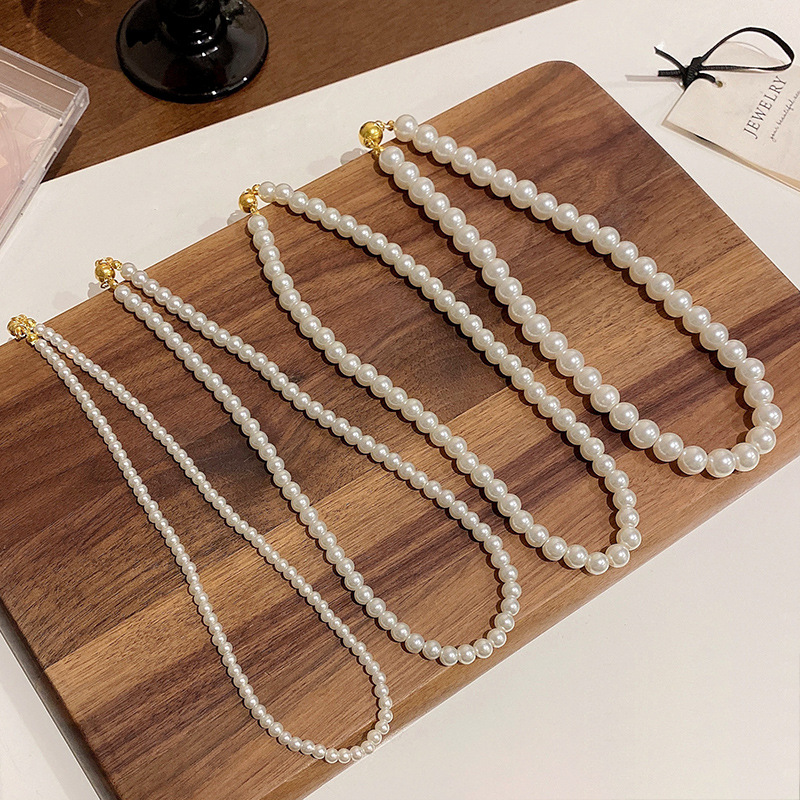 2025 new pearl necklace for women ins style retro magnetic buckle beaded clavicle chain simple popular ornament full figure
