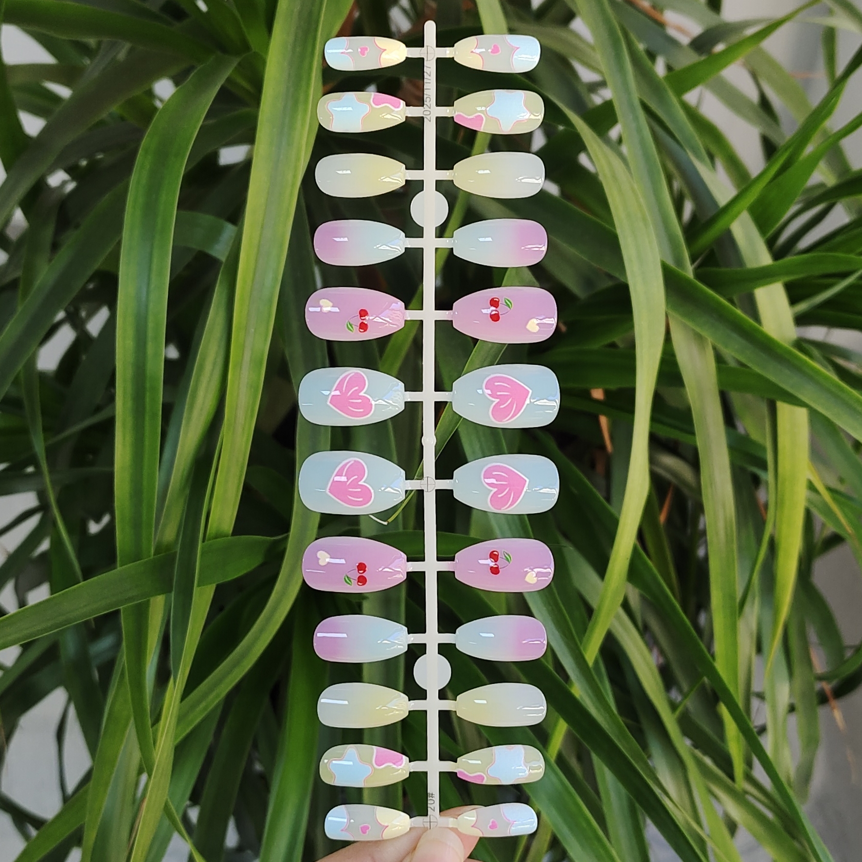 24 PCS PRESS ON NAIL TIPS COFFIN SHAPE PRINTING CRAFT WITH HEART PATTERN full figure