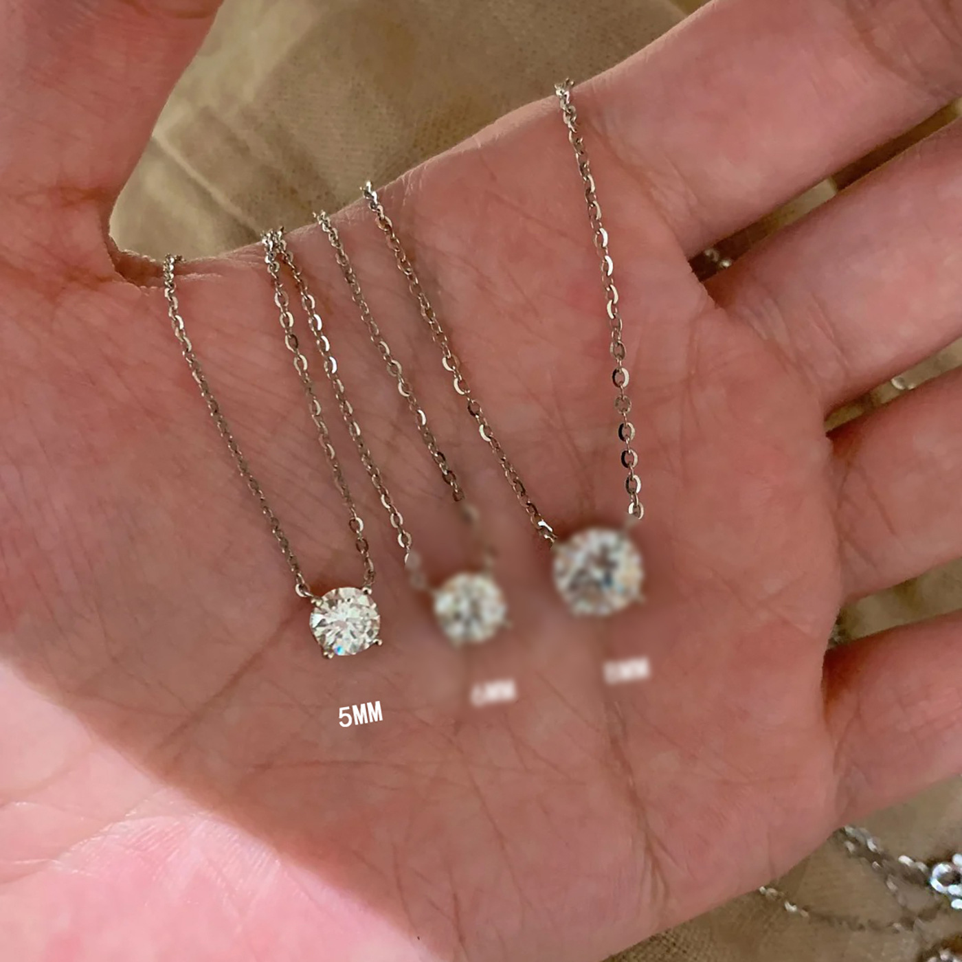 zhao lusi same style single diamond super flash necklace for women 2025 autumn high-grade light luxury titanium steel no fading clavicle chain wholesale Application Scenario