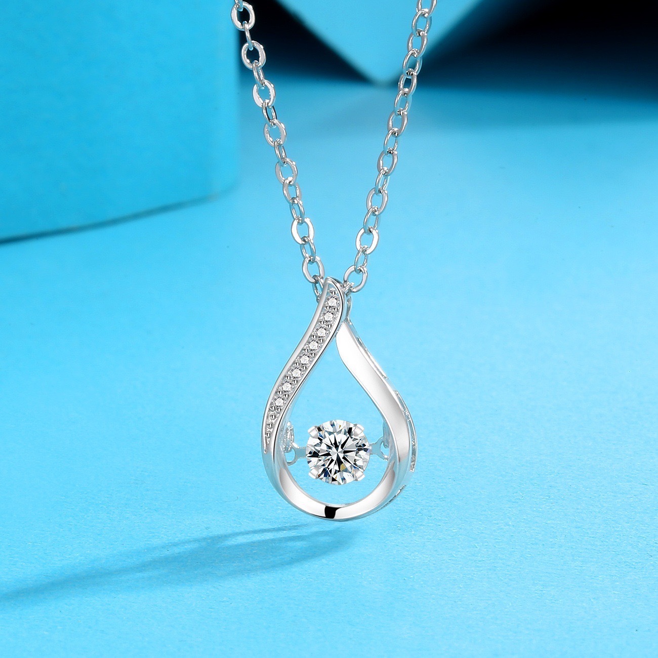 live hot zircon pendant female necklace 1 karat korean style smart water drop moissanite pendant factory wholesale full figure