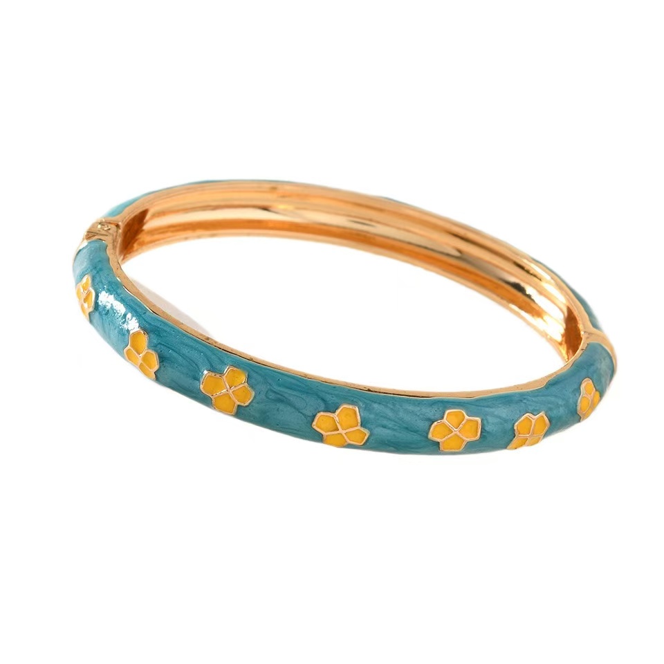 Retro enamel bracelets, colorful oil-dripping floral export ornaments, are popular in scenic spots as souvenirs Item Picture