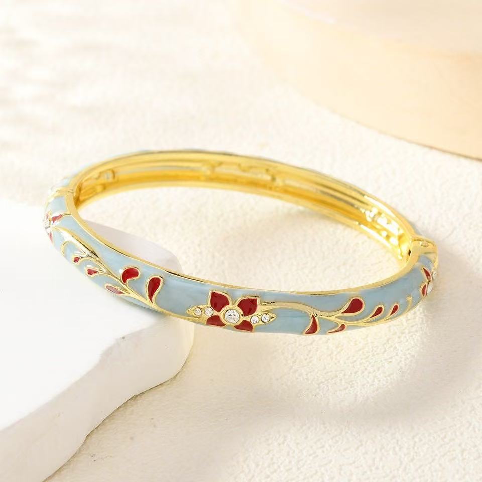 Retro enamel multi-color bracelets and colorful oil-dripping floral export accessories are popular in scenic spots Application Scenario