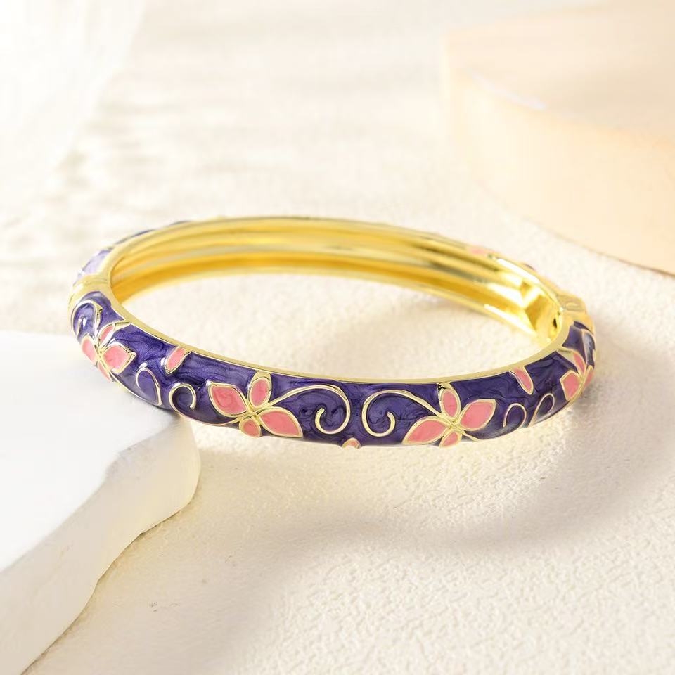 Retro enamel bracelets, colorful oil-dripping floral four-leaf clover foreign trade accessories are popular in scenic spots Specification image
