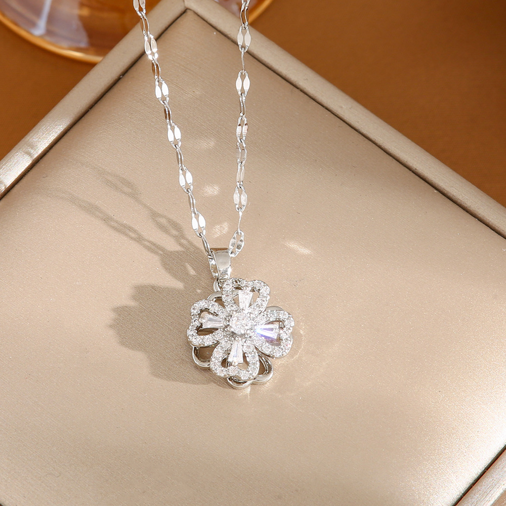 [360 ° rotation] titanium steel necklace versatile classic simple fashionable temperament rotating necklace does not fade Application Scenario